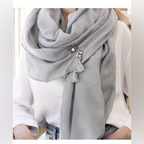 All wrapped up in the perfect Scarf!🧣 - Picture 1 of 4